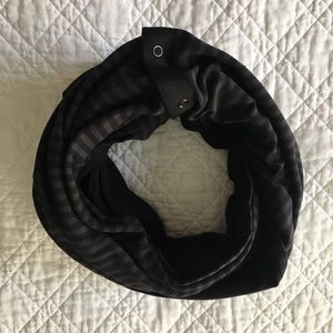 Lululemon infinity scarf